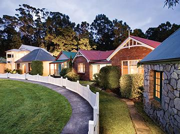 Village Waterfront Cottage, Strahan Village