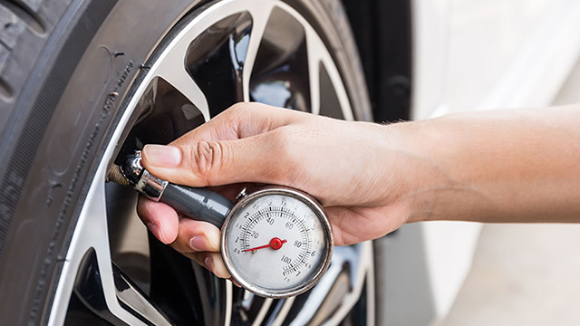 car tyre pressure gauge and pump