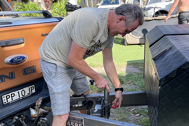 Winding up jockey wheel on caravan