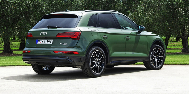 Rear view of 2021 Audi Q5