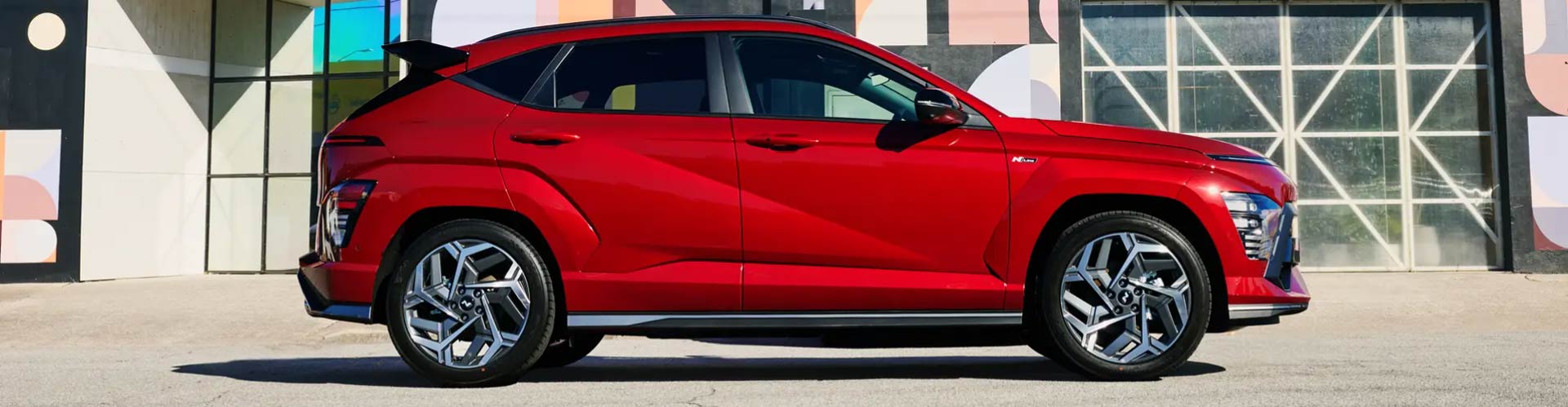 Side view of a 2023 Hyundai Kona SUV Side view of a 2023 Hyundai Kona SUV