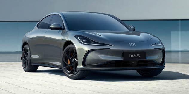 Grey MG IM5 seen from front angle