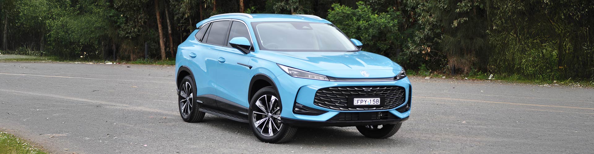 Front view of a blue MG HS Super Hybrid