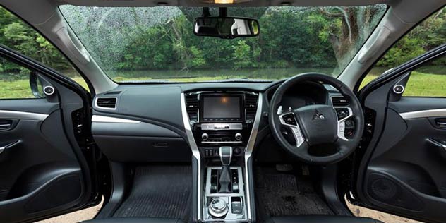 Mitsubishi Pajero interior