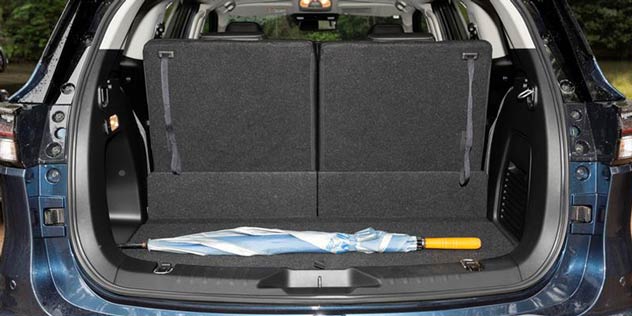 Mitsubishi Pajero boot space