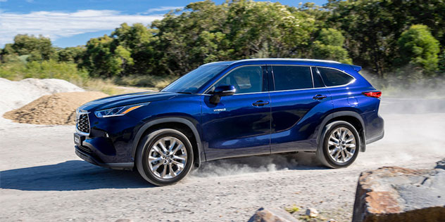 A blue 2022 Toyota Kluger driving on a dirt track