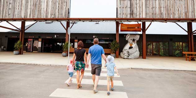 People entering Sydney Zoo