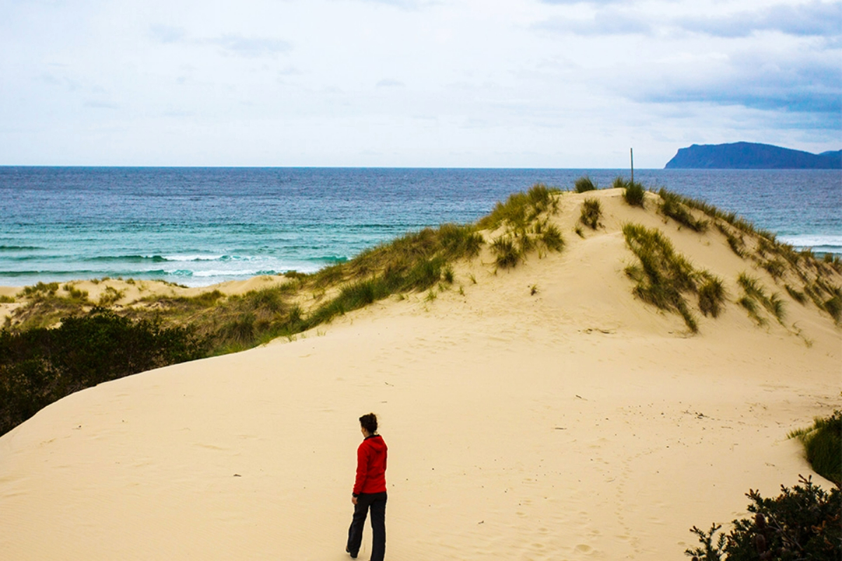 bruny-island-sand-dune-tas-1200x800 Slide 1