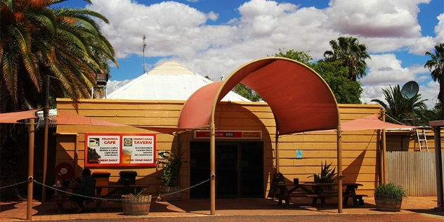 ocre -coloured Erldunda roadhouse viewed from the front