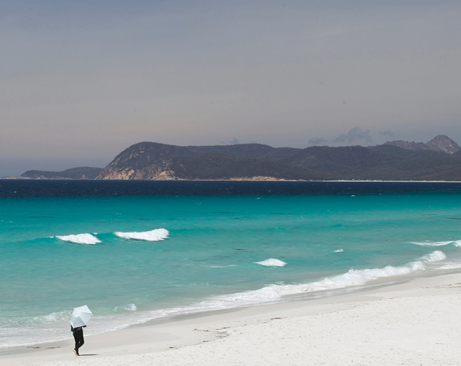 friendly-beaches-freycinet-park-tas-900x715 Slide 1