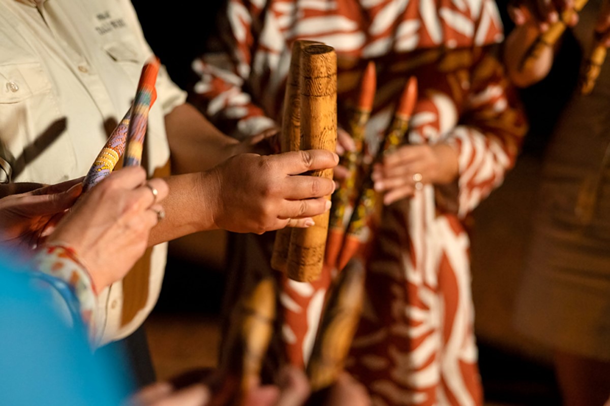 indigenous-music-uluru-nt-1200x800 Slide 5