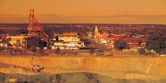 cross section of Kalgoorlie super pit with the town in the background 