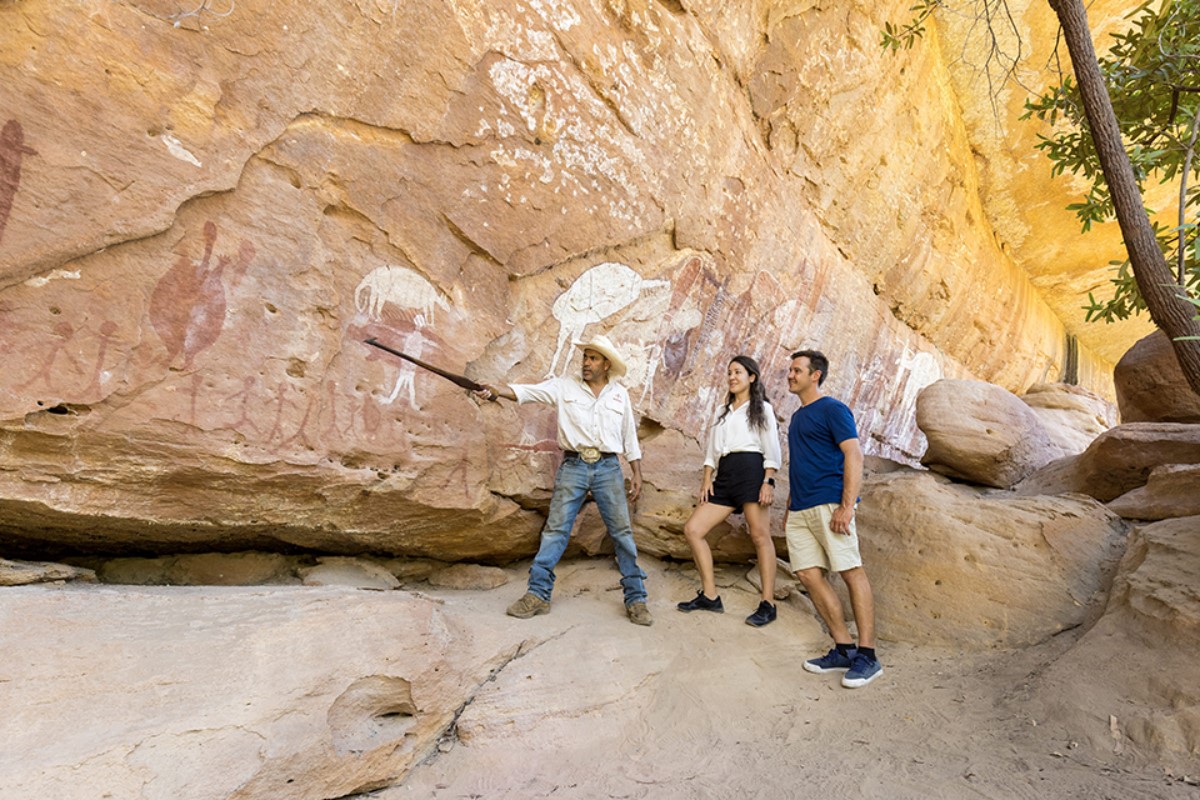 man-leads-rock-art-tour-qld-1200x800 Slide 7
