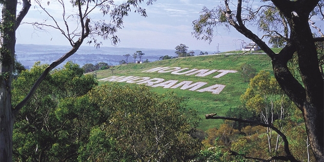 mount panorama hill sign bathurst nsw