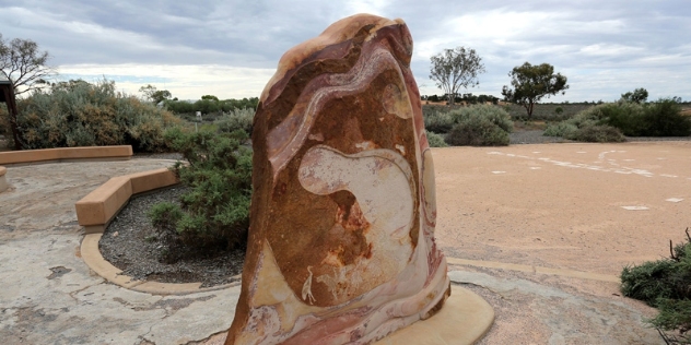 patterned rock at Mungo National Park NSW