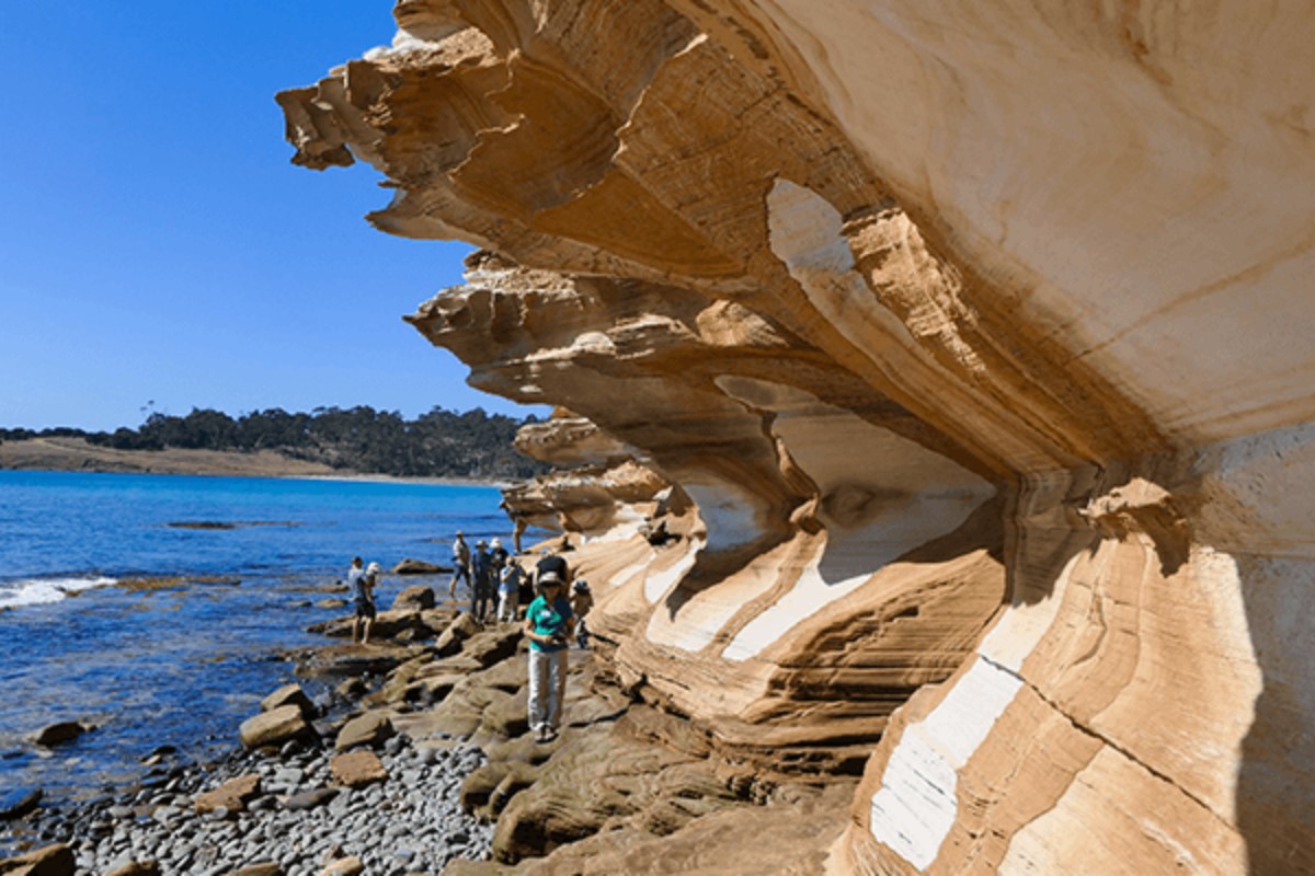 painted-cliffs-maria-island-1200x800 Slide 3