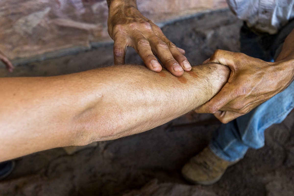 painting-hands-rock-art-tour-qld-1200x800 Slide 3