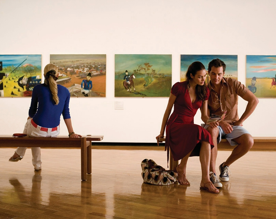 people-at-national-art-gallery-act-900x715 Slide 2