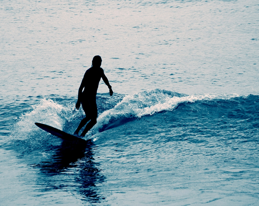 surfer-at-sunshine-coast-qld-900x715 Slide 1