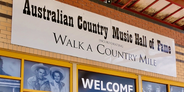 building sign that says Australian Country Music Hall of Fame